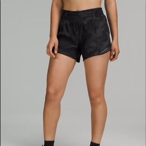 Lululemon hotty hot high-rise lined short 4”